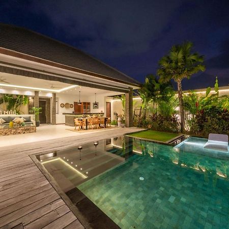 Villa Tira - Elegant 3Br In Central Seminyak 외부 사진
