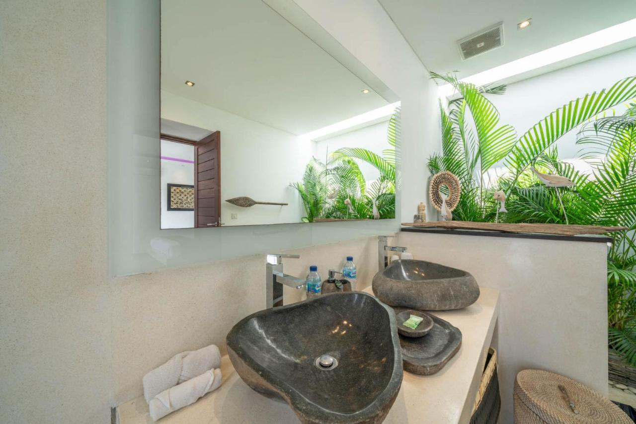 Villa Tira - Elegant 3Br In Central Seminyak 외부 사진