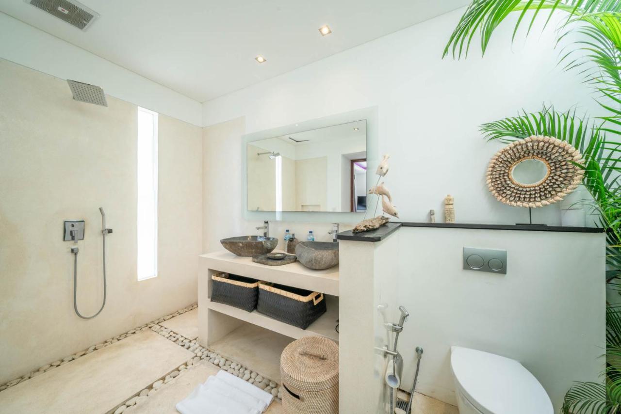 Villa Tira - Elegant 3Br In Central Seminyak 외부 사진