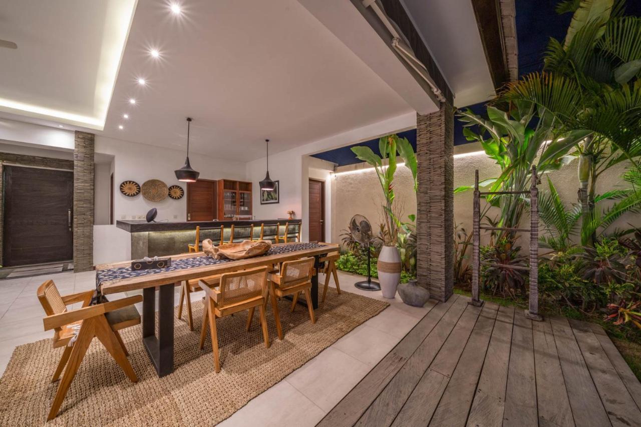 Villa Tira - Elegant 3Br In Central Seminyak 외부 사진