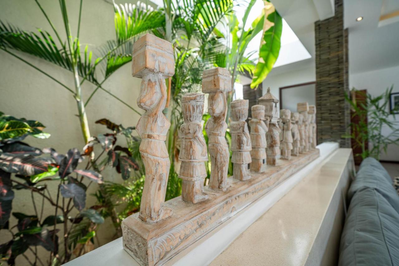 Villa Tira - Elegant 3Br In Central Seminyak 외부 사진