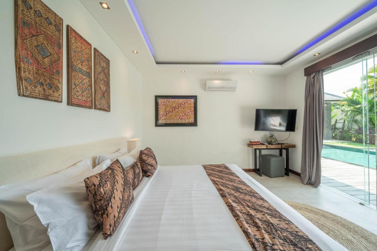 Villa Tira - Elegant 3Br In Central Seminyak 외부 사진