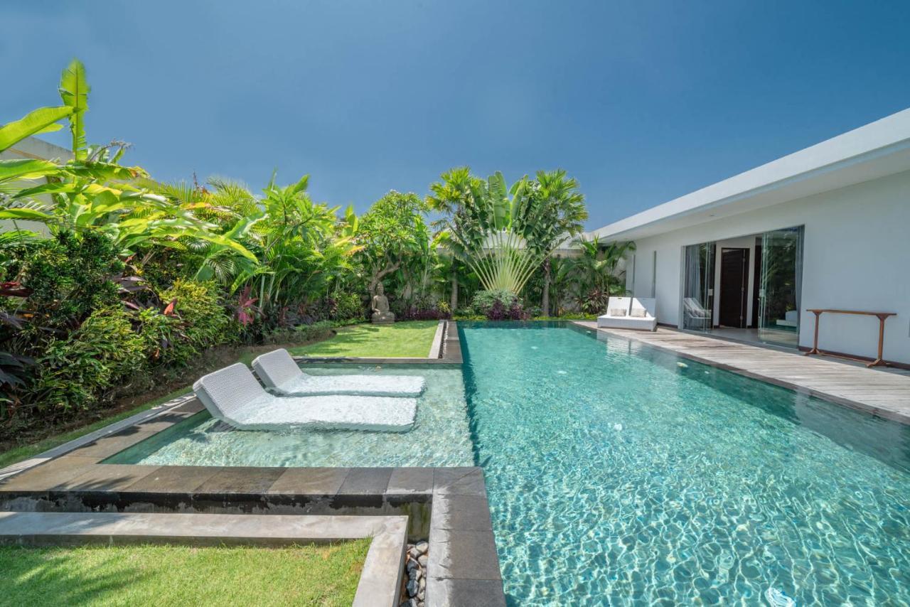 Villa Tira - Elegant 3Br In Central Seminyak 외부 사진