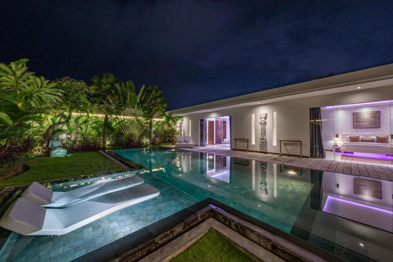 Villa Tira - Elegant 3Br In Central Seminyak 외부 사진